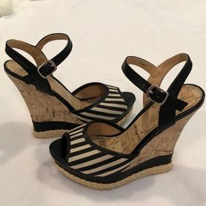 Black and White Wedges